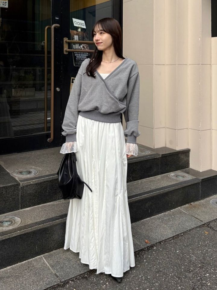 2026春大人女性おすすめ白スカートグレースウェットコーデ