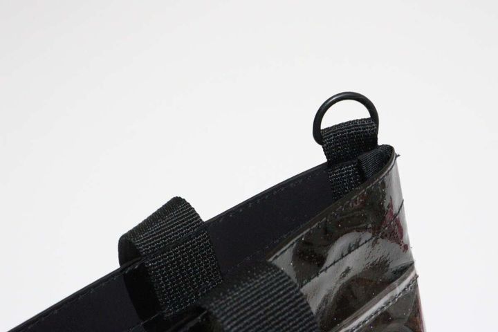 ショルダーベルトもつけられるトートバッグ Dカン