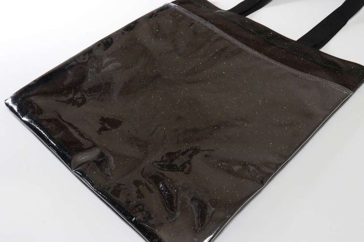 ショルダーベルトもつけられるトートバッグ