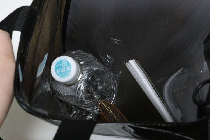 ショルダーベルトもつけられるトートバッグ 使用例