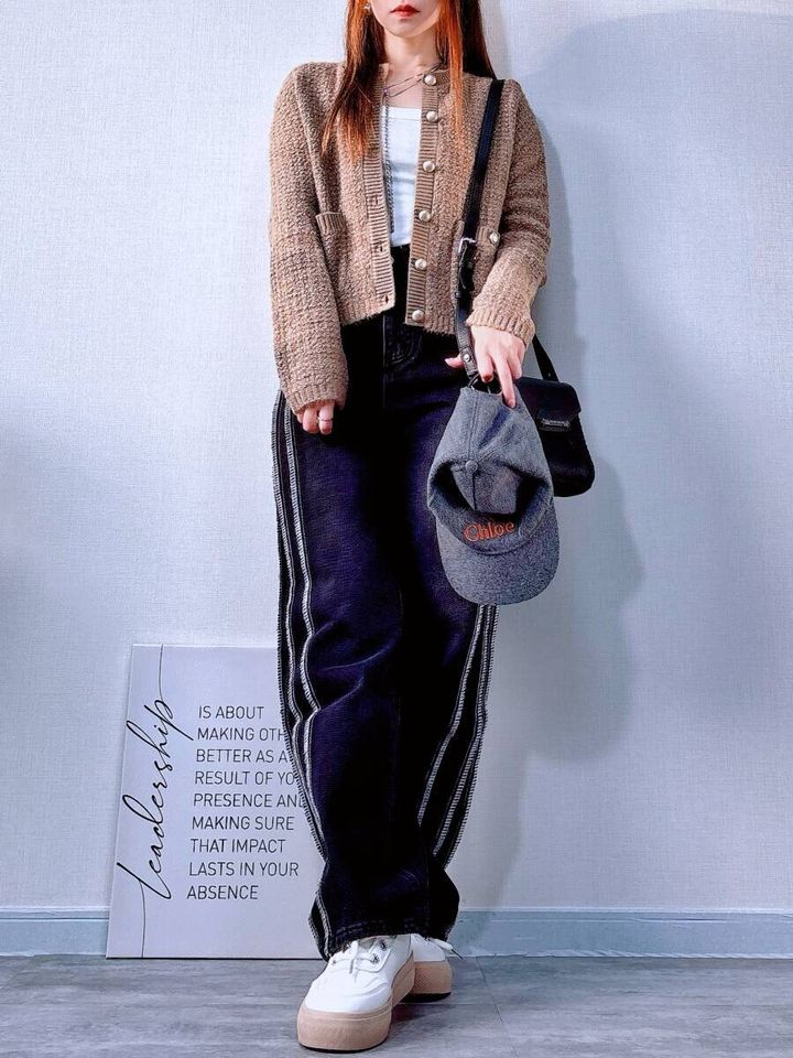 GU ツイーディーニットカーディガン ベージュ×ラインデニムコーデ