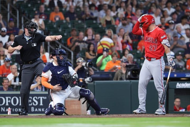 ABSチャレンジを要求するマイク・トラウト（C）Getty Images