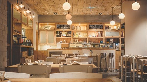 【東京都渋谷区】「Cheese Tavern CASCINA」の炎のチーズ料理最新作「炎の和牛ハンバーグラザニア」