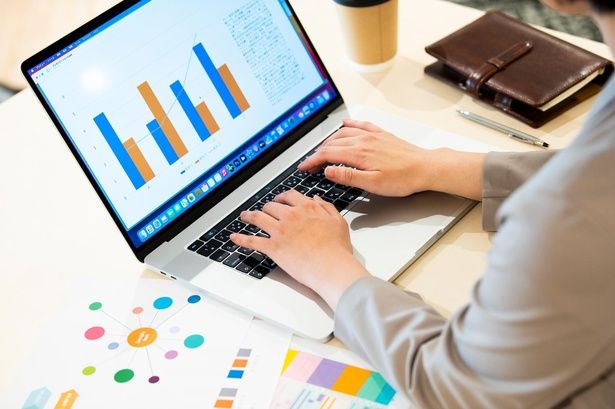 伝えたい内容によって最適な画像やグラフを選ぼう。棒グラフは、柱の高さで「差」を強調できる (C)YAMATO / PIXTA(ピクスタ)