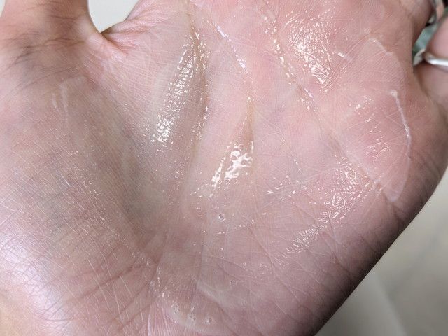 luamo UVアクアヴェール 塗り伸ばし