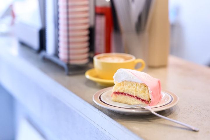 「プリンセスケーキ」650円、「カフェ・ラテ」680円