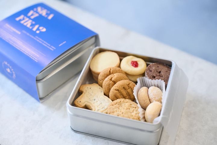 「スクエアクッキー缶」2900円（真ん中上が「ラズベリージャムクッキー」）