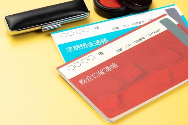 どの印鑑を金融機関に登録したのかわからなくなると、さまざまな場面で不具合が発生する。適切な管理は必須だ (C)artswai / PIXTA(ピクスタ)