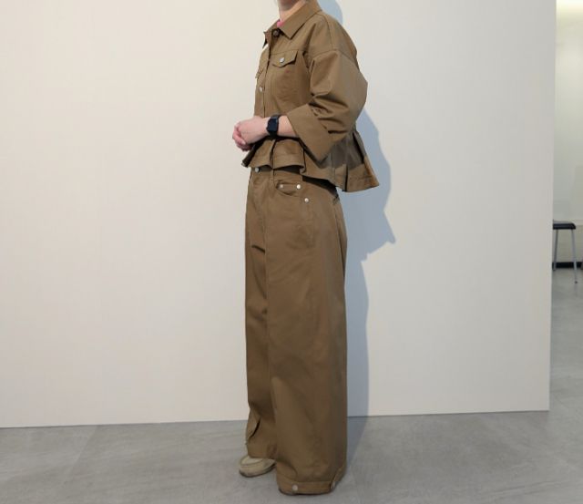 GU×rokhのペプラムブルゾンとバルーンパンツのセットアップ着用2