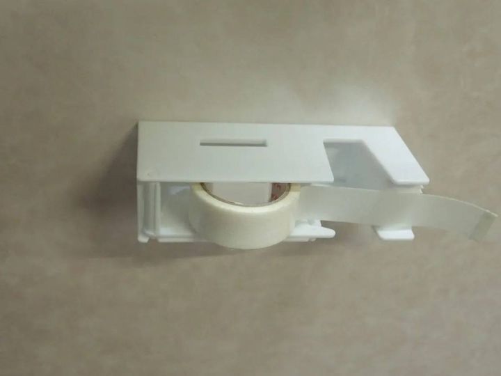 DAISO(ダイソー)：テープカッター(マグネット付)