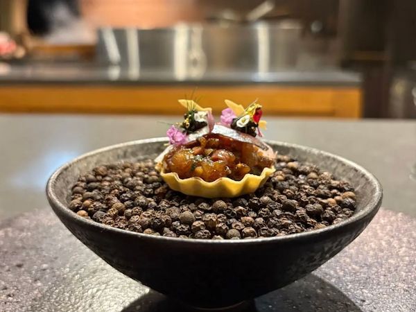 【東京都江東区】“イノベーティブ中華”「蓮」が「オモウマ酒場」にキッチンカーで出店！限定焼売を販売