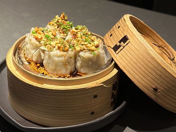 【東京都江東区】“イノベーティブ中華”「蓮」が「オモウマ酒場」にキッチンカーで出店！限定焼売を販売