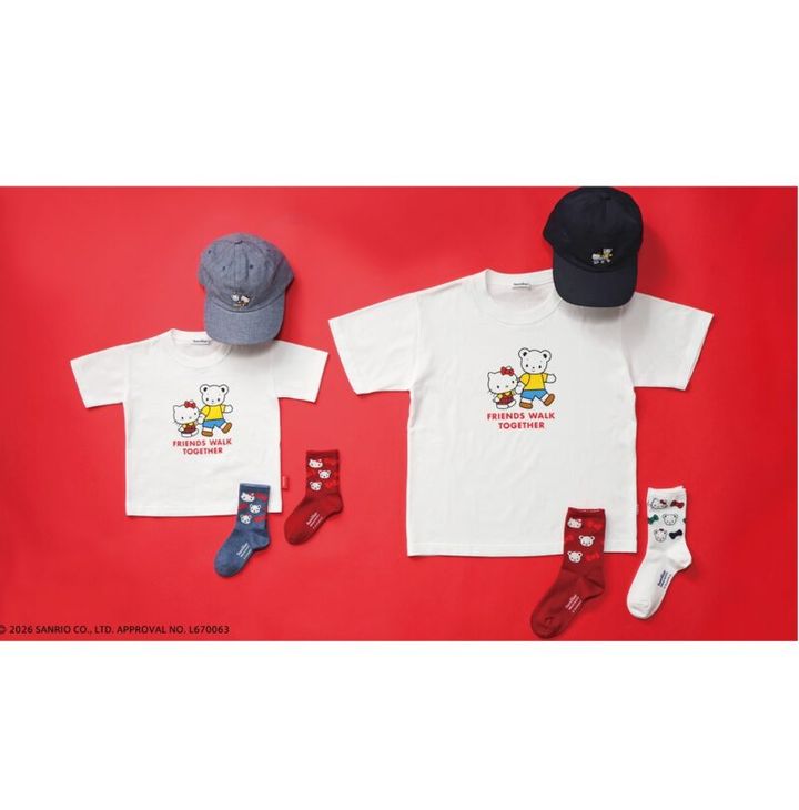 親子で楽しめるハローキティ×ファミちゃんのTシャツやキャップ
