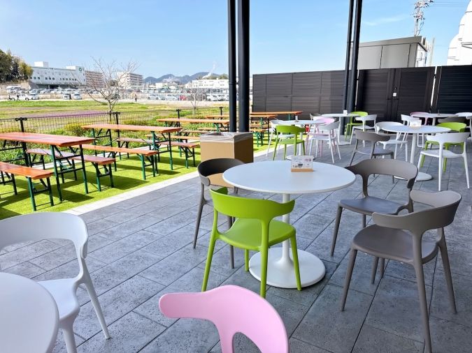 もちだんご村 もち吉工場直売所 テラス席