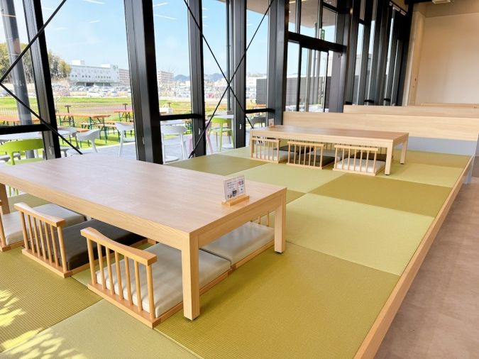 もちだんご村 もち吉工場直売所 小上がり