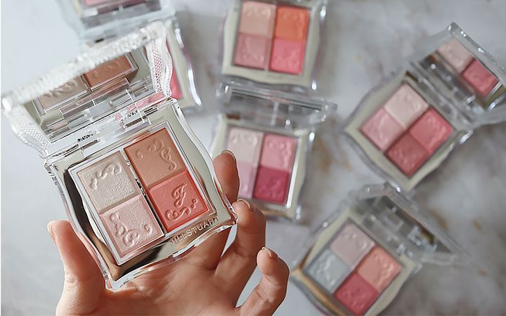 質感と色のMIXで多幸感あふれる頬を叶えるジルスチュアートの新チーク