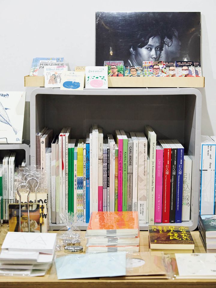 神楽坂〈コ本や honkbooks〉店内