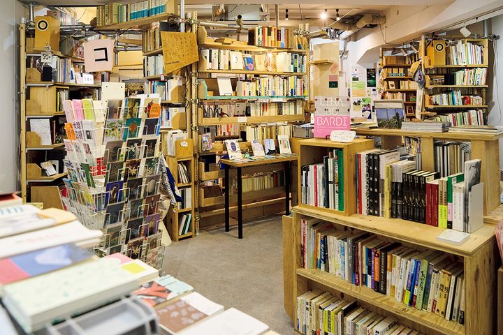 神楽坂〈コ本や honkbooks〉店内