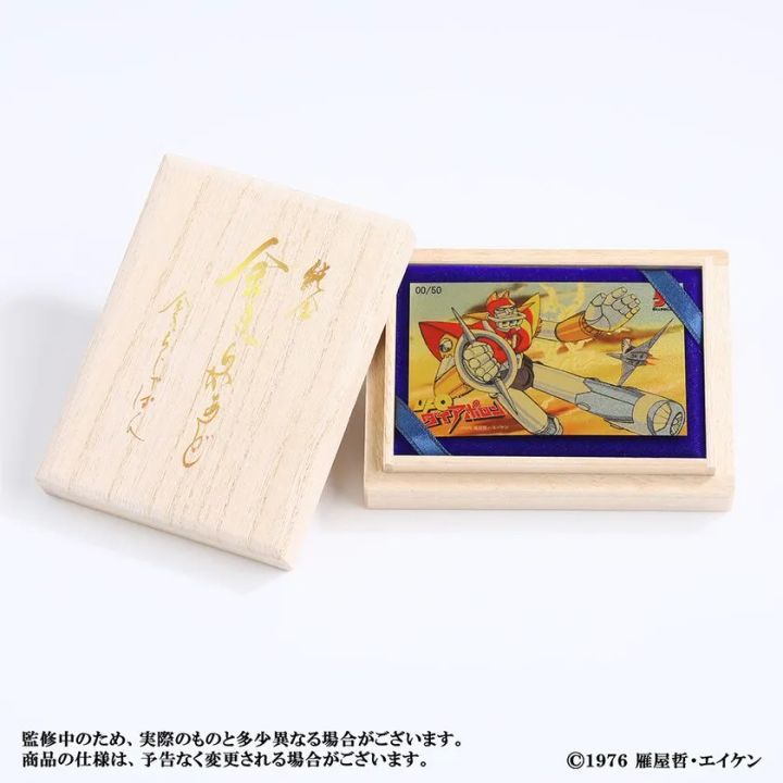 ダイアポロン純金立像・シルバー製品のクローズアップ