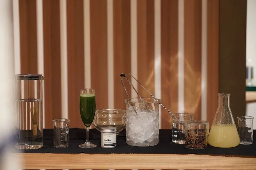 抹茶カクテルで味わうアートの世界