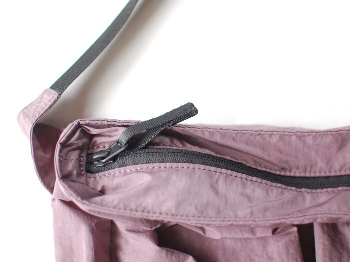 【ユニクロユー】こんなにコンパクトなっちゃうの！？収納上手な『パッカブルバッグ』が春のお出かけに大活躍♡