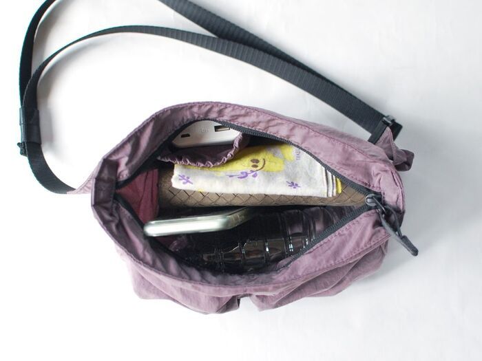 【ユニクロユー】こんなにコンパクトなっちゃうの！？収納上手な『パッカブルバッグ』が春のお出かけに大活躍♡