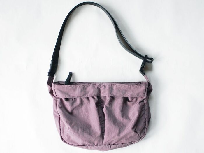 【ユニクロユー】こんなにコンパクトなっちゃうの！？収納上手な『パッカブルバッグ』が春のお出かけに大活躍♡