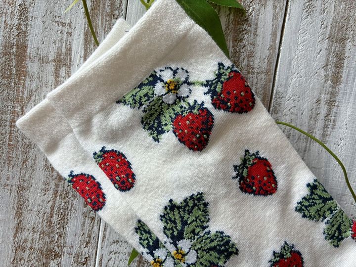 キャンドゥで見つけた！いちご柄のソックスにトキメキの春