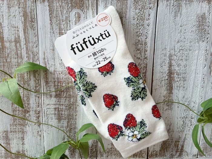 キャンドゥで見つけた！いちご柄のソックスにトキメキの春
