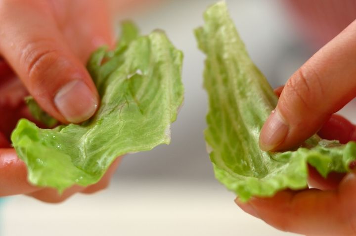 豚しゃぶとアボカドの大葉和えの下準備3