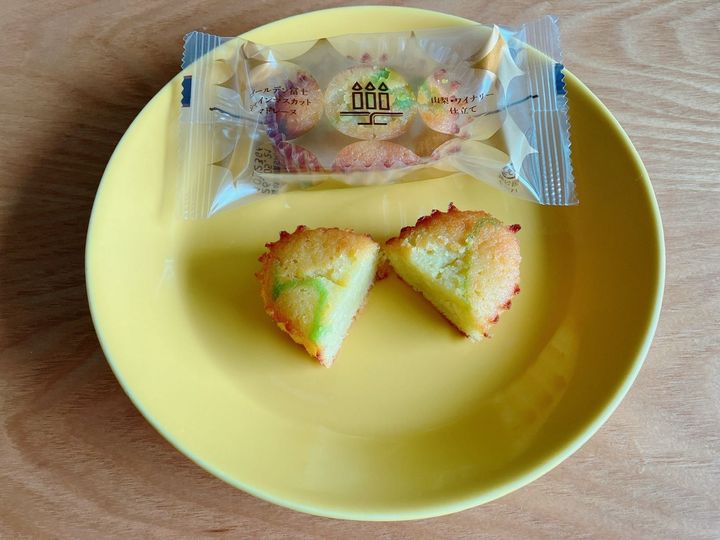 贅沢！『ゴールデン富士 シャインマスカットマドレーヌ〜山梨・ワイナリー仕立て〜』