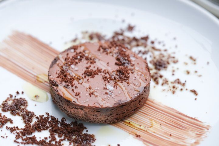  丸の内ブリックスクエアの緑豊かなイタリアン「 A16 TOKYO」で大人の贅沢ランチ