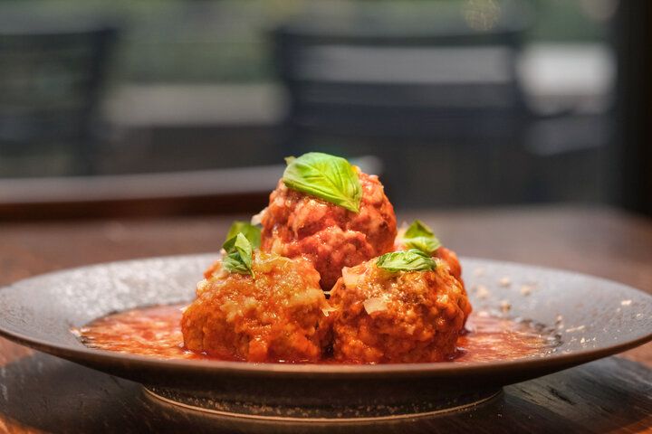  丸の内ブリックスクエアの緑豊かなイタリアン「 A16 TOKYO」で大人の贅沢ランチ