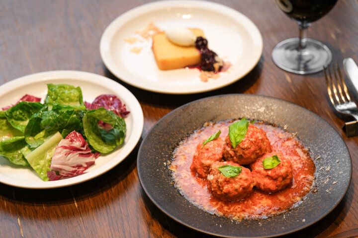  丸の内ブリックスクエアの緑豊かなイタリアン「 A16 TOKYO」で大人の贅沢ランチ