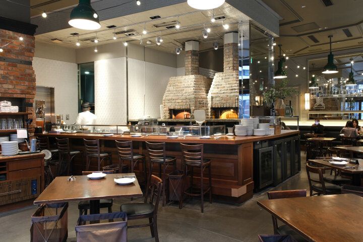  丸の内ブリックスクエアの緑豊かなイタリアン「 A16 TOKYO」で大人の贅沢ランチ