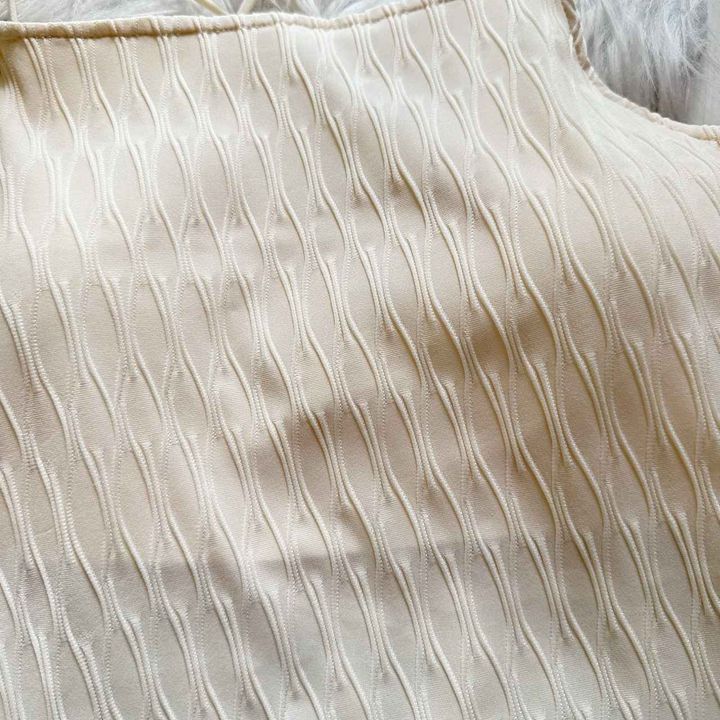 画像: 立体感のある素材でシンプルすぎない表情に