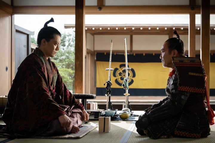 織田信長（小栗旬）、松永久秀（竹中直人）／大河ドラマ「豊臣兄弟！」第11回より ©️NHK