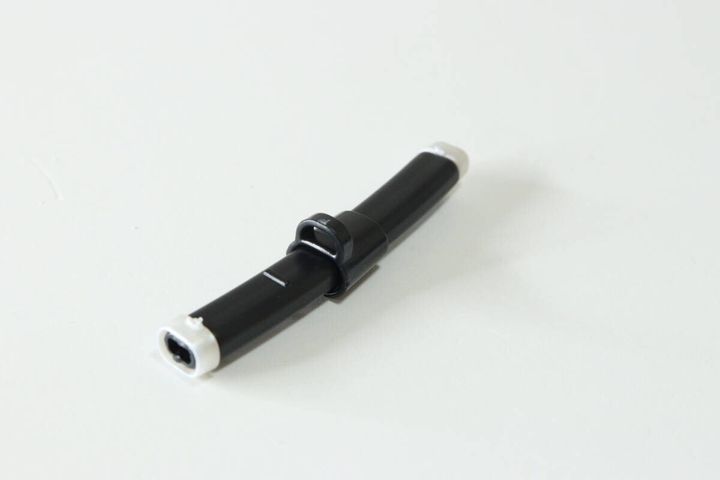 ダイソー ぬい用 刀 ブラック 紐 穴