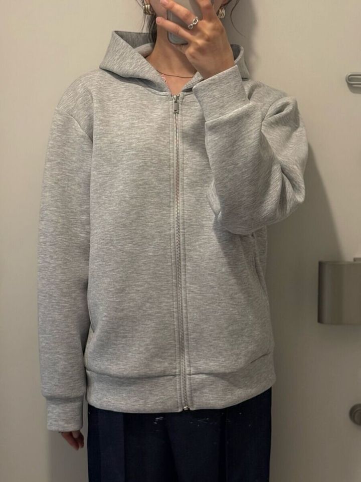 GU パフスウェットフルジップパーカ Sサイズ着用