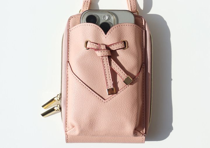 宝島社ムック付録のVIS ハートカットスマホショルダーBOOK4