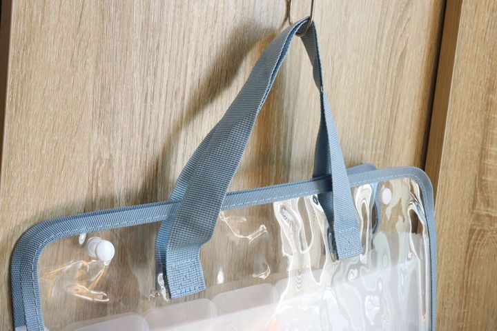 手提げタイプドキュメントファイル（A4、13ポケット、横A） 使用例