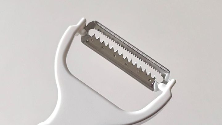 100均の千切りスライサー比較！ まさかの結果に驚き…結局おすすめはどれ？ 【ダイソー・セリア・キャンドゥ】