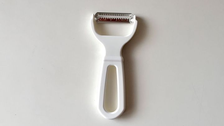 100均の千切りスライサー比較！ まさかの結果に驚き…結局おすすめはどれ？ 【ダイソー・セリア・キャンドゥ】