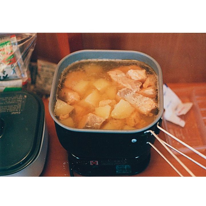 最小限の衣食住を象徴するスープ 撮影:遠山夏未