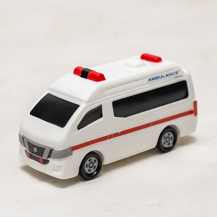 日産 NV350 キャラバン 救急車2