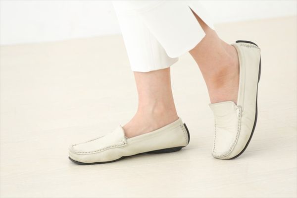 清潔感アップに白いパンツがおすすめ