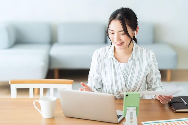 自宅だからこそ、集中して作業できる環境づくりが必要になる (C)kou / PIXTA(ピクスタ)