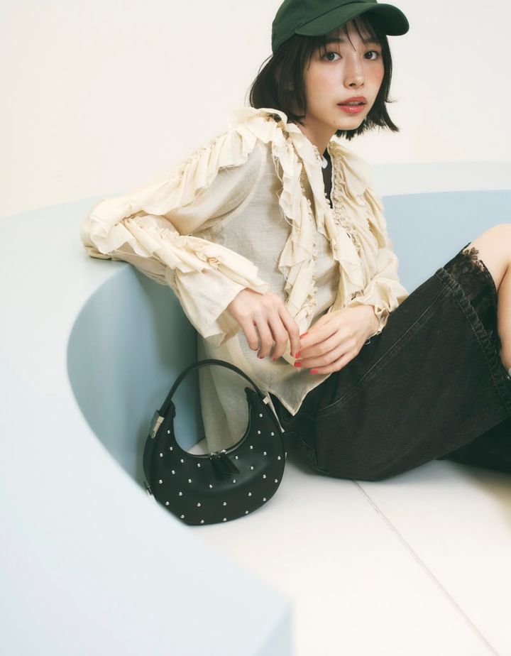 フリルブラウス