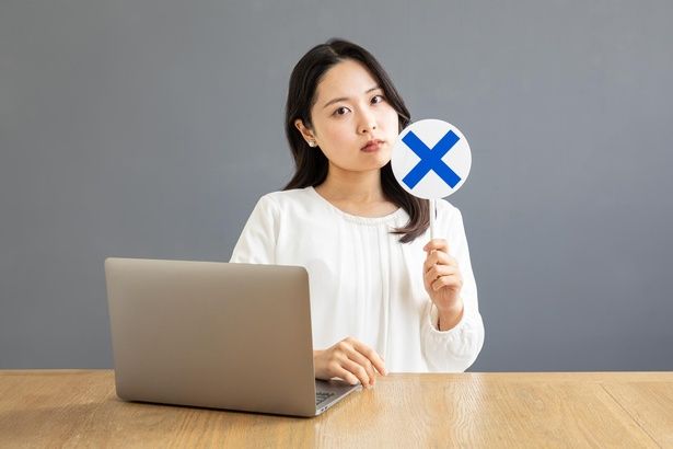 プライベートなアカウントであっても、投稿内容には細心の注意を払うべき (C)yukinosirokuma / PIXTA(ピクスタ)