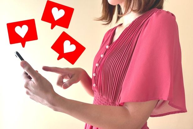 いいねを押すばかりでなく、SNSの投稿から取引先や顧客がどんなことに興味を持っているかをリサーチするのも有効 (C)78create / PIXTA(ピクスタ)